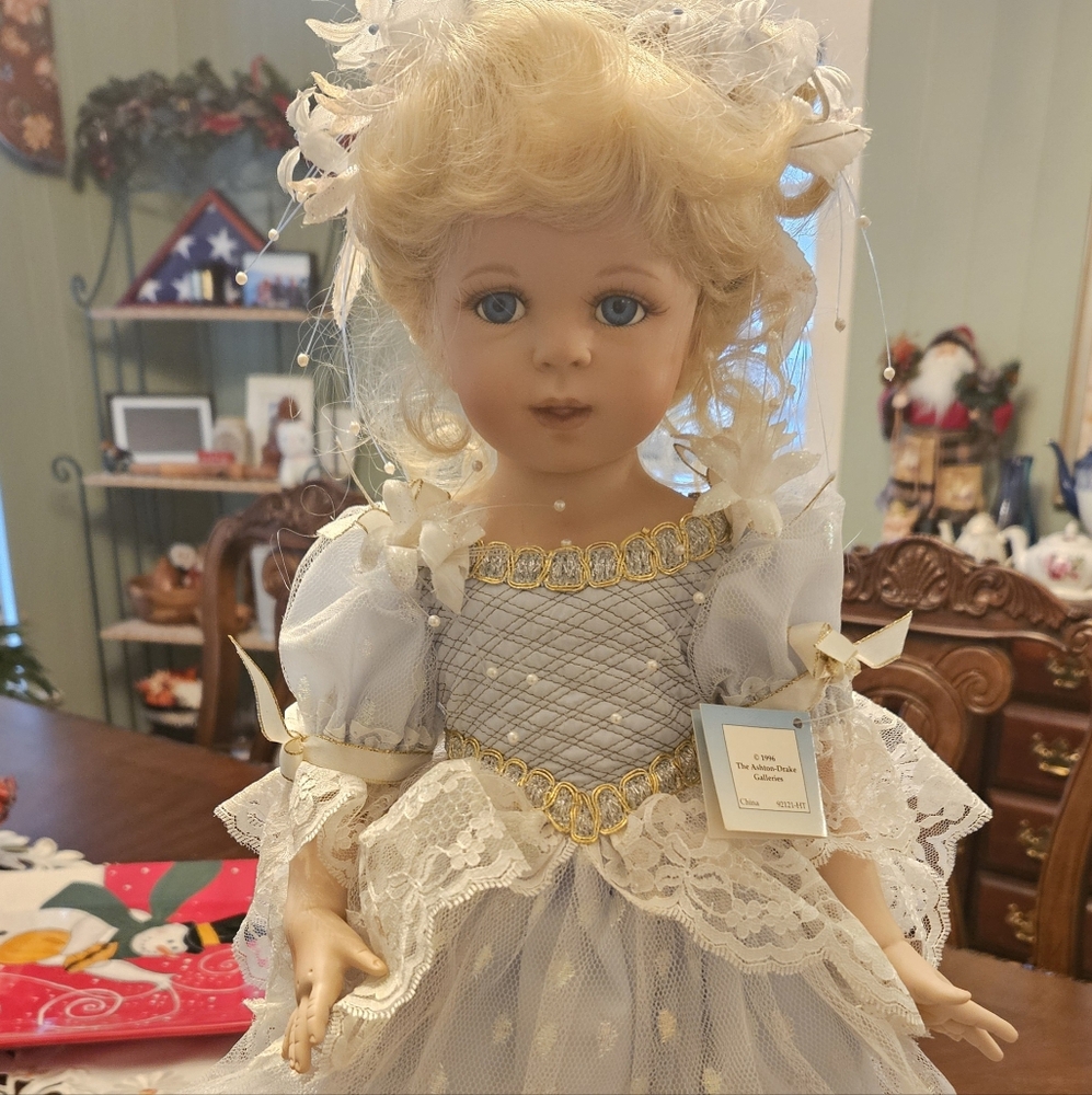 Cinderella porcelain doll 1996 by ashton-drake galleries